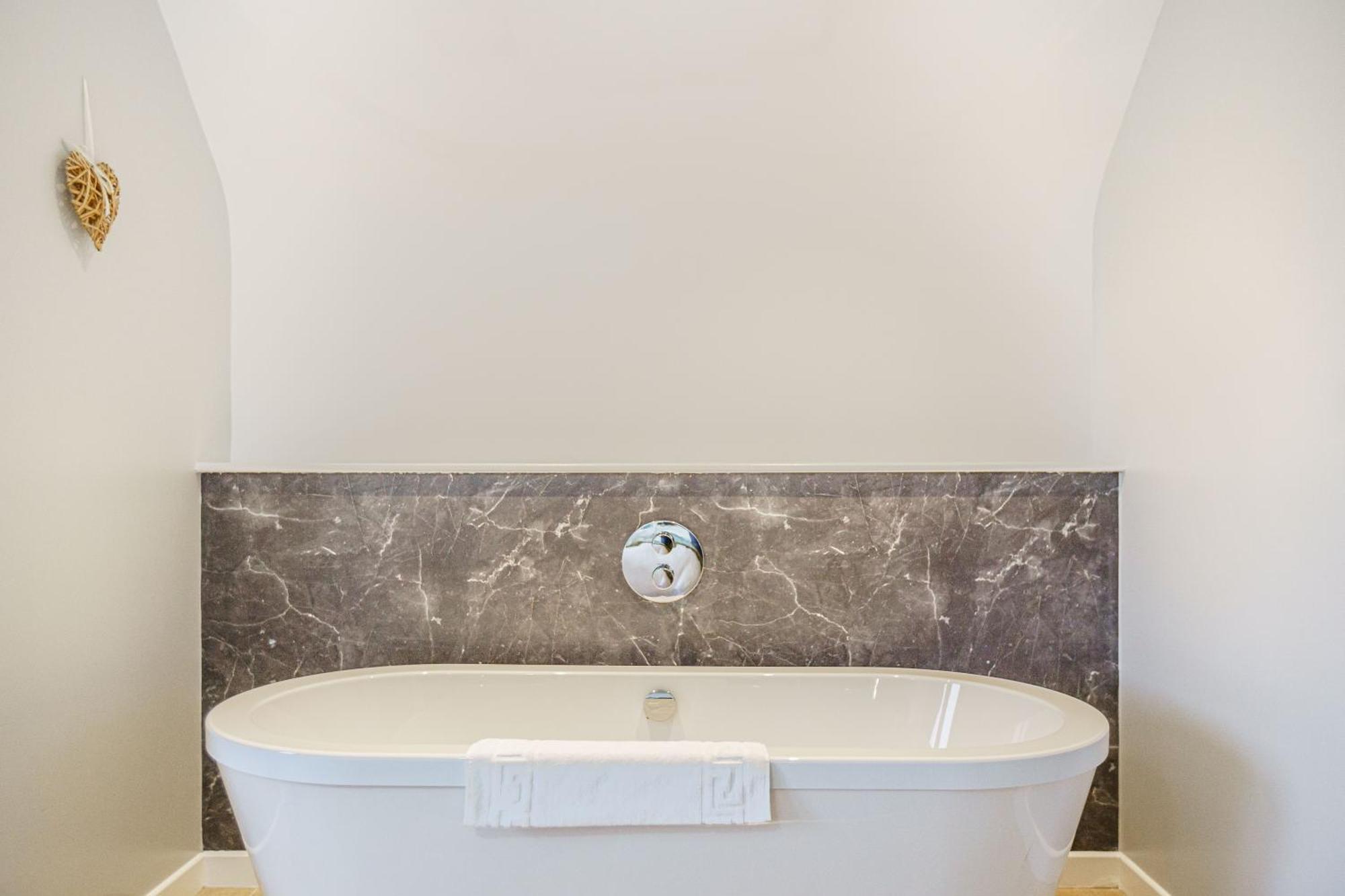 Lord Galloway 35 With Hot Tub Newton Stewart Exterior photo